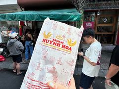 -Bánh Mì Huynh Hoa