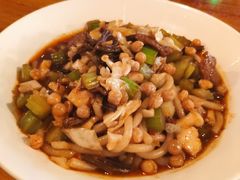 野蘑菇酸菜牛肉炒米粉-疆Jiang·新疆秘制料理
