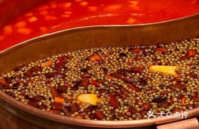 Spicy Red Pot with Tomato Seeds