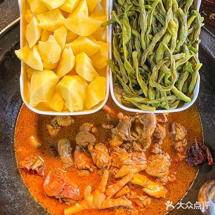 长白山脚下必吃的铁锅炖🐔纯溜达鸡