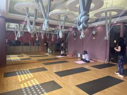 -威思丽高温瑜伽会馆