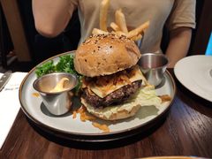 香浓蘑菇牛肉汉堡-bluefrog蓝蛙(恒隆广场店)
