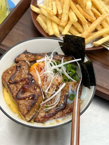 终于吃上超级火的鹅肝饭了️