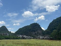 -高荡千年布依古寨旅游景区