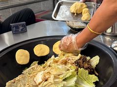 -粘豆包柴火铁锅炖