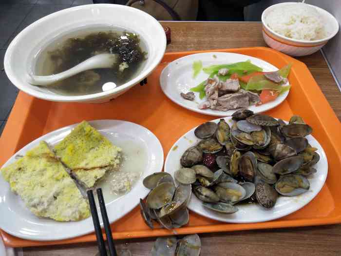 金饭碗中式快餐-"每次下火车会临时凑合下,但是最近不会去了.