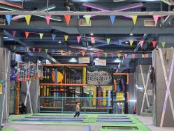 -反弹蹦床公园·亲子乐园·团建·派对(尚品奥莱店)