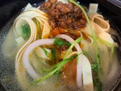 -丽虹云南过桥米线(兴工街店)