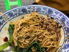 -渝之汇牛肉豌杂面