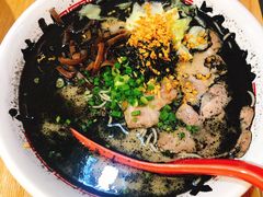 博多黑芝麻炸蒜豚骨拉面-博多豚屋拉面