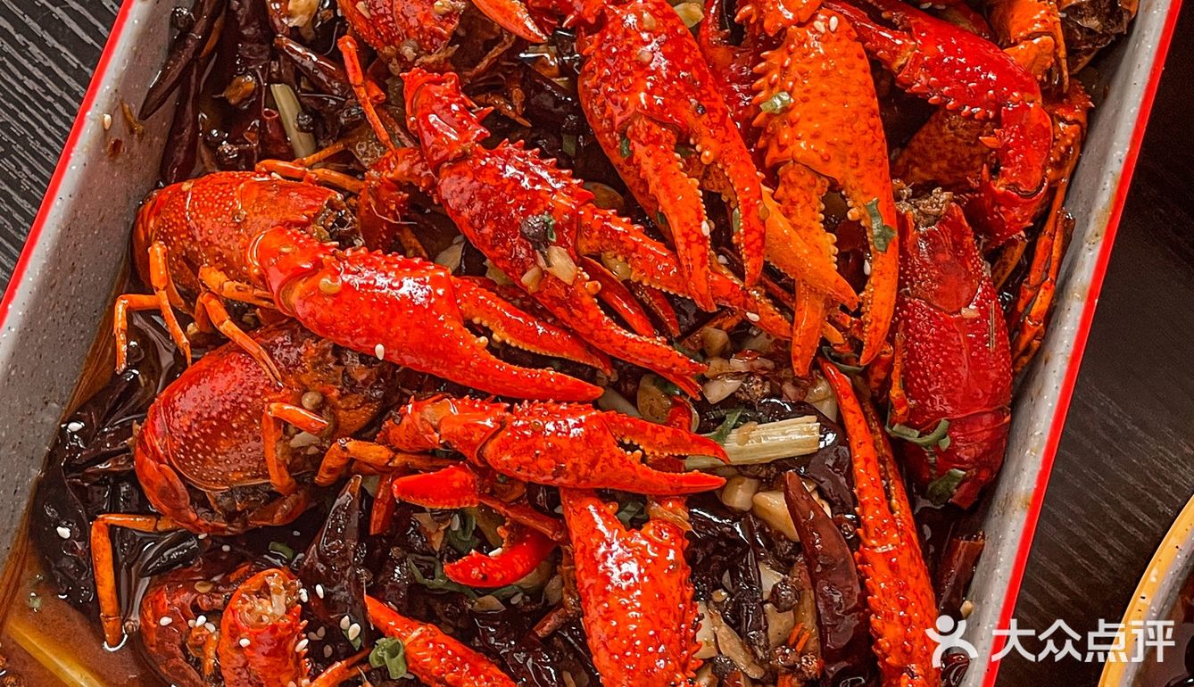 哎呦喂‼️又到了炫小龙虾的季节啦🦞