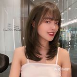 脸型的轮廓是曲线型,五官量感是小量感