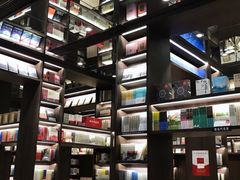 -钟书阁(群光广场店)