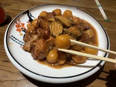 鲍鱼烧肉小土豆-东来菜馆•手抓海鲜家常菜•海鲜锅贴(鸽子窝店)