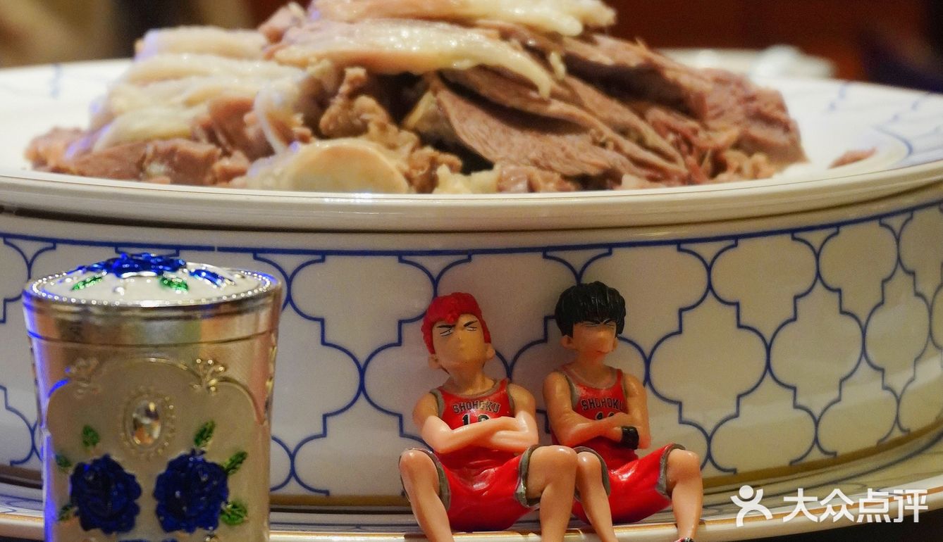 可以穿蒙古袍哟~即使额头爆痘、也要吃他家羊肉