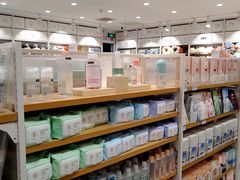 -名创优品(北京新中关购物中心地铁层店)