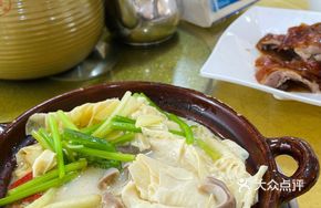 Yingde Pig's Trotter and Tofu Skin Stew