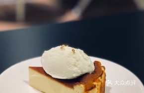 Basque Cake with Ice Cream