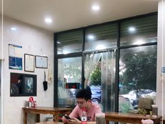 大堂-凡老头米线砂锅(古荡新村西粮站)