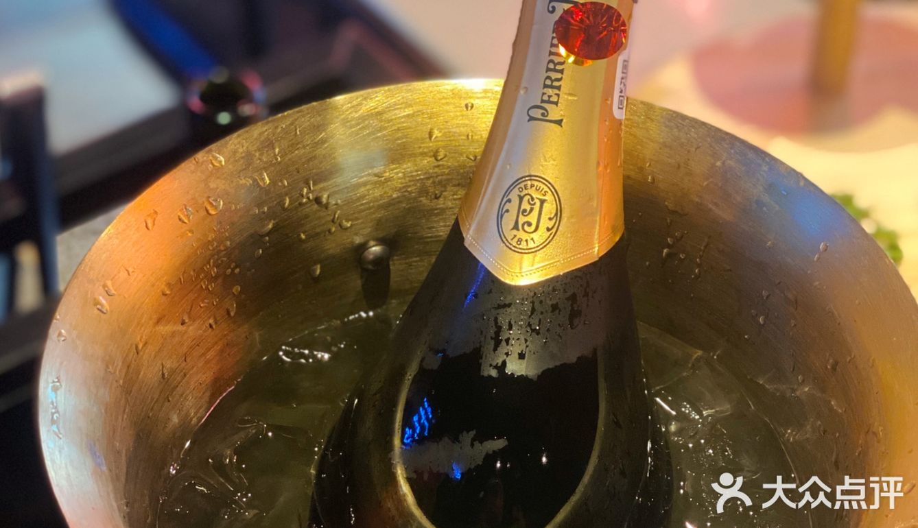火锅配香槟🍾️有理说不清！就是爱💗