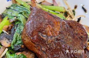 Fermented Black Cabbage Duck Leg Dry Noodles