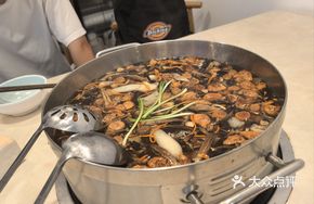Yunnan Wild Mushroom养生 Soup Pot