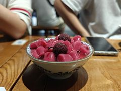 杨梅冰汤圆-李百蟹·江南蟹黄面·河景餐厅(夫子庙总店)