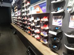 -李宁(大商新玛特店)