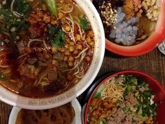 -爆炸头阿姨小四川正宗川味小吃(无任何分店)