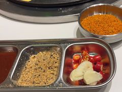 -山野的朋友露营炭火烤肉