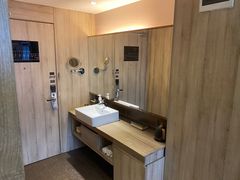 -西安大雁塔科技大学地铁站亚朵酒店