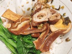 猪耳拼大肠饭-狮头牌卤味研究所·卤味饭(花城汇南区店)