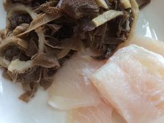 毛肚配龙利鱼-长安先导国际创新人才交流中心·地中海餐厅·潮汕牛肉火锅·欧陆花园烧烤