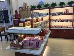 面包甜点陈列柜-红宝石·鲜奶小方(莘庄龙之梦店)