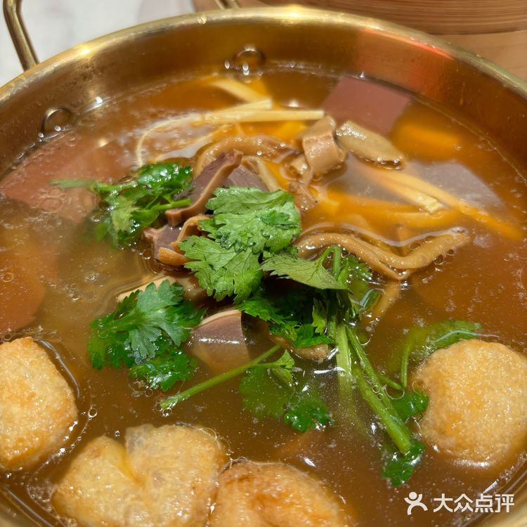 关键还能免费续一次粉丝 蟹粉拌面:面是比较劲道的