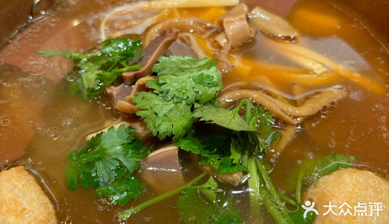 关键还能免费续一次粉丝 蟹粉拌面:面是比较劲道的