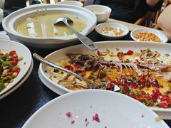 -鱼鲜饭香·招牌汽锅剁椒鱼头王