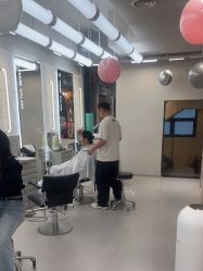 -Z.X HAIR SALON张新美业