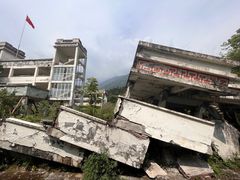 -四川汶川特大地震漩口中学遗址