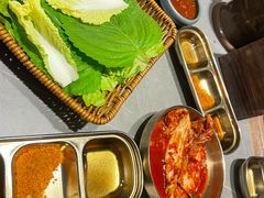 -草家酱蟹炭火烤肉店(珲春南路一店)