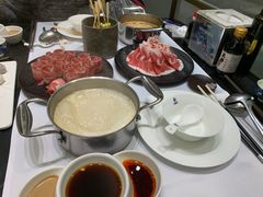 -红鼎豆捞·非遗鲍皇汤火锅(宝丰路店)