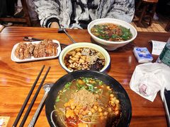 -爆炸头阿姨小四川正宗川味小吃(无任何分店)