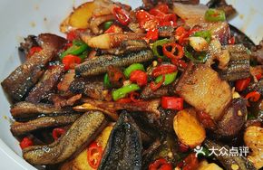 Preserved Pork Stir-fried with Eel