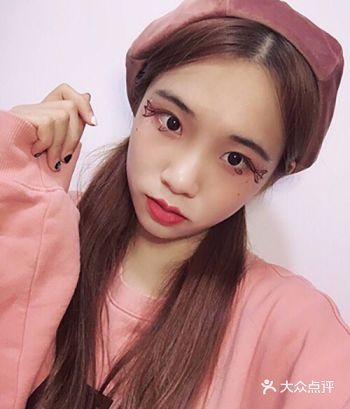 “死亡眼线”要美不要健康?