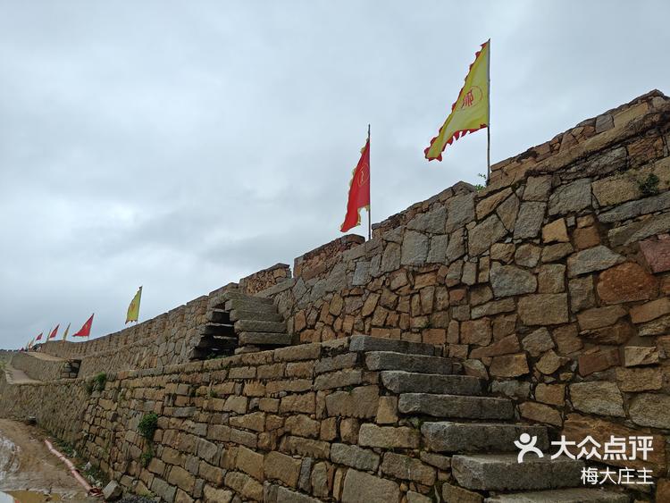 7:06 关注 崇武古城,跨越时光之门 ##0元玩转这座城 #祠堂 #网红景点