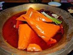 牛油红锅-王婆乔鲜鱼自助火锅(蜀汉路店)