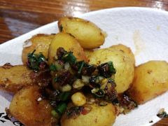 粉糯小土豆-黑白电视长沙小吃(美林M·LIVE天地东座店)