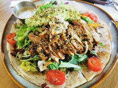 照烧鸡肉配牛油果拉法沙拉-HELLO 27 意面·沙拉·帕尼尼