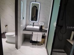 -上海虹桥中心爱琴海亚朵S酒店