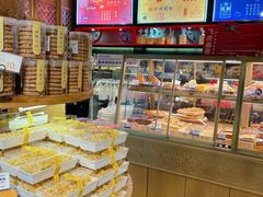 面包甜点陈列柜-昆明冠生园·蛋糕·面包(南强街店)